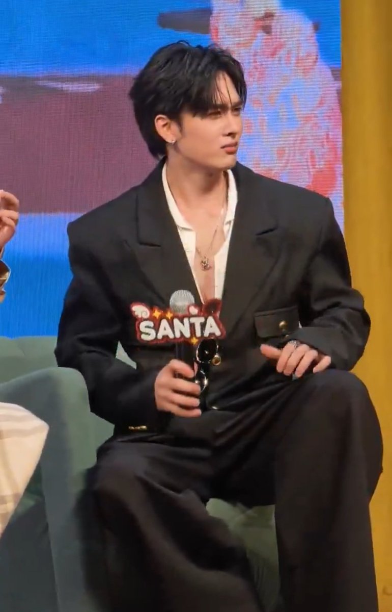 cumamaurehat_'s tweet photo. Katanya, "you can call me d4ddy na". Giliran dijawab "ngga mauuuu" dianya langsung cemberut😭 Uke siapa sih iniiiiiii????

#SantaFSinTianjin
#LoveYouTeacherSeriesEP2 https://t.co/M3a6LVEQYr