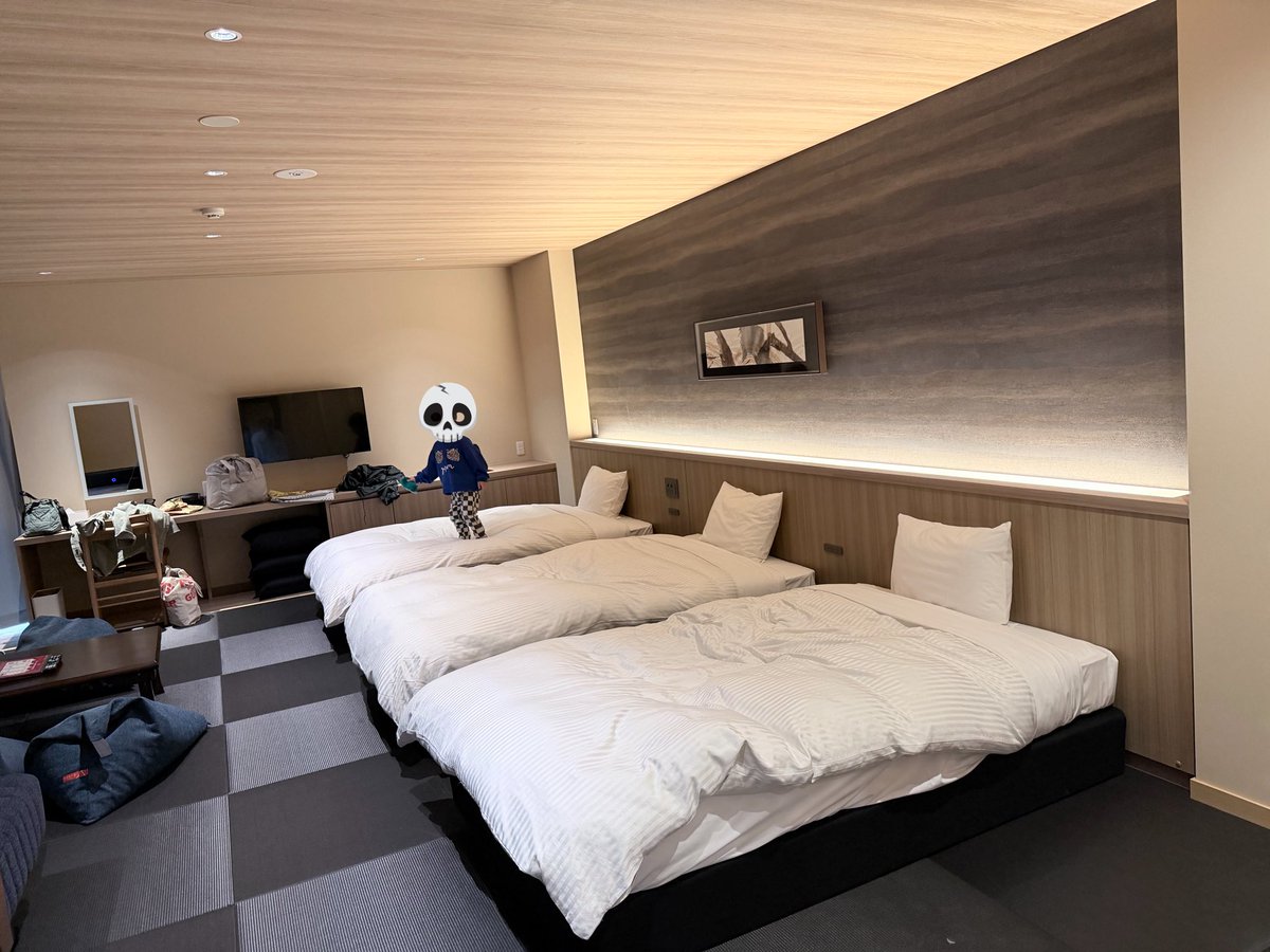 ロラン tweet media