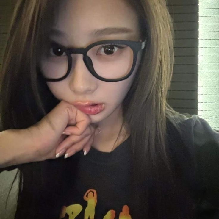 m 𝜗𝜚 tweet media