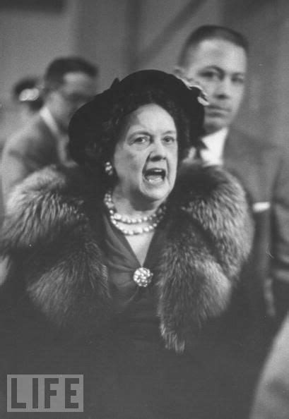 Le saviez-vous ?  
Elisabeth Dilling, militante anticommuniste US des années 1930-60, a écrit que le judaïsme rabbinique (via le Talmud) enseigne la haine des non-Juifs, la domination mondiale et autorise des pratiques immorales envers les goyim.  
Son livre The Jewish Religion: