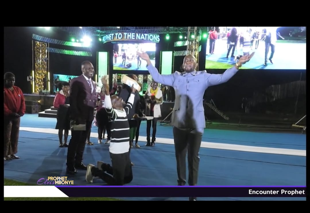 ivanphilbaguma's tweet photo. I know I have helped 100s reverse Diabetes II, 10,000s with other health issues, but I know a man who, when he deals with your Diabetes II, he also makes you whole. This is what I witness every Tuesday at the Zoe Grounds Kigo. Where Prophet Elvis Mbonye restores health, life, finances, relationships, and families, you name it by the same power that raised Jesus from the dead and lives in each born-again believer. Top it all off with the supernatural, the true spirit of prophecy that bears the testimony of Jesus. Reliving this experience on Sundays via the power of Prophecy is such a big flex for me but also an opportunity for a sincere seeker. All who are weary and tired, come, you will find your rest in Jesus. For HE IS LOVE. ❤️🥰😍 https://t.co/DN4JBnyGLz #ProphetElvisMbonye