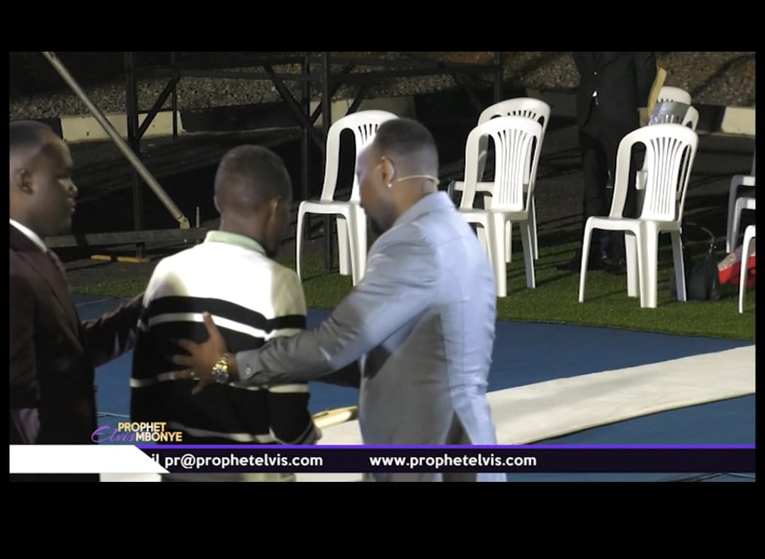 ivanphilbaguma's tweet photo. I know I have helped 100s reverse Diabetes II, 10,000s with other health issues, but I know a man who, when he deals with your Diabetes II, he also makes you whole. This is what I witness every Tuesday at the Zoe Grounds Kigo. Where Prophet Elvis Mbonye restores health, life, finances, relationships, and families, you name it by the same power that raised Jesus from the dead and lives in each born-again believer. Top it all off with the supernatural, the true spirit of prophecy that bears the testimony of Jesus. Reliving this experience on Sundays via the power of Prophecy is such a big flex for me but also an opportunity for a sincere seeker. All who are weary and tired, come, you will find your rest in Jesus. For HE IS LOVE. ❤️🥰😍 https://t.co/DN4JBnyGLz #ProphetElvisMbonye