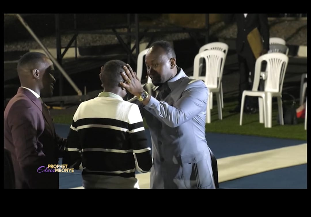 ivanphilbaguma's tweet photo. I know I have helped 100s reverse Diabetes II, 10,000s with other health issues, but I know a man who, when he deals with your Diabetes II, he also makes you whole. This is what I witness every Tuesday at the Zoe Grounds Kigo. Where Prophet Elvis Mbonye restores health, life, finances, relationships, and families, you name it by the same power that raised Jesus from the dead and lives in each born-again believer. Top it all off with the supernatural, the true spirit of prophecy that bears the testimony of Jesus. Reliving this experience on Sundays via the power of Prophecy is such a big flex for me but also an opportunity for a sincere seeker. All who are weary and tired, come, you will find your rest in Jesus. For HE IS LOVE. ❤️🥰😍 https://t.co/DN4JBnyGLz #ProphetElvisMbonye