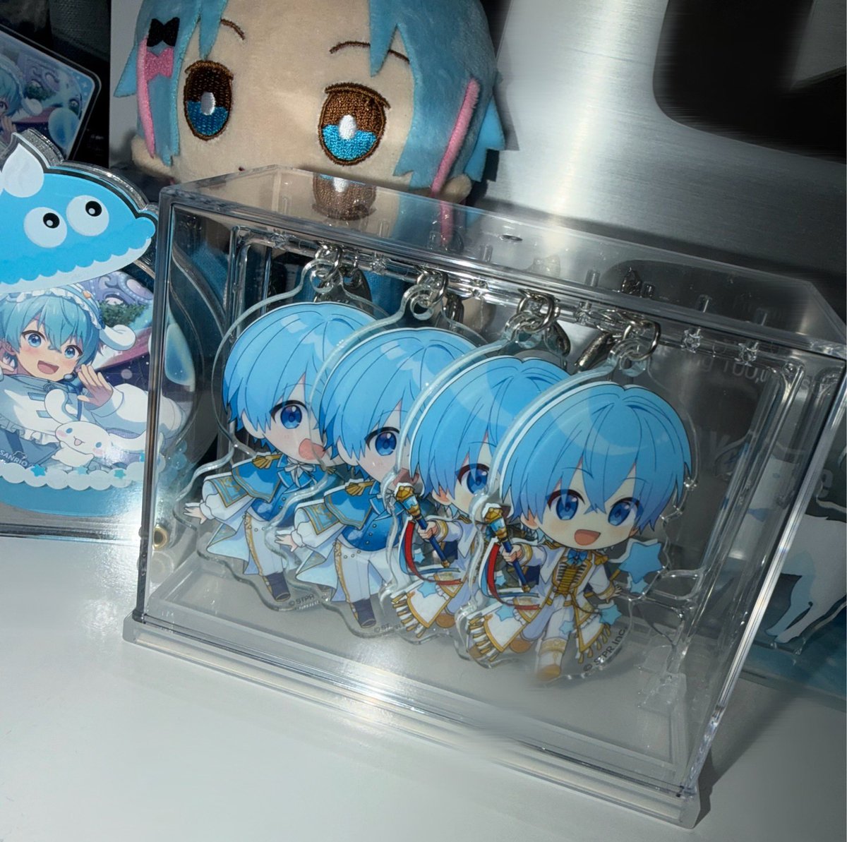 100均のキーホルダー掛けにアクキーつけたらめっちゃいい感じになった