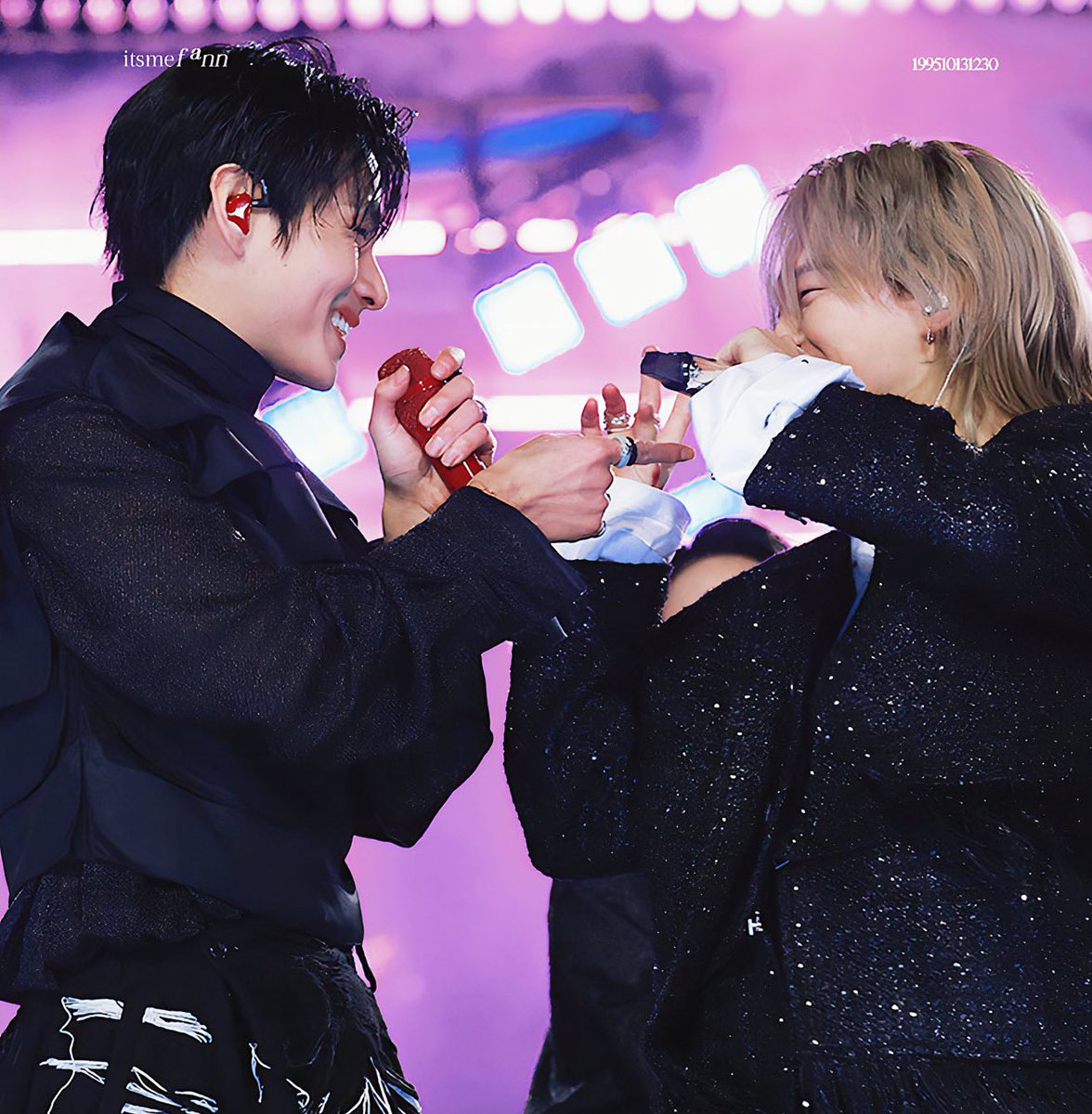 AHHHHHHHHHH THIS VMIN 😭😭😭😭