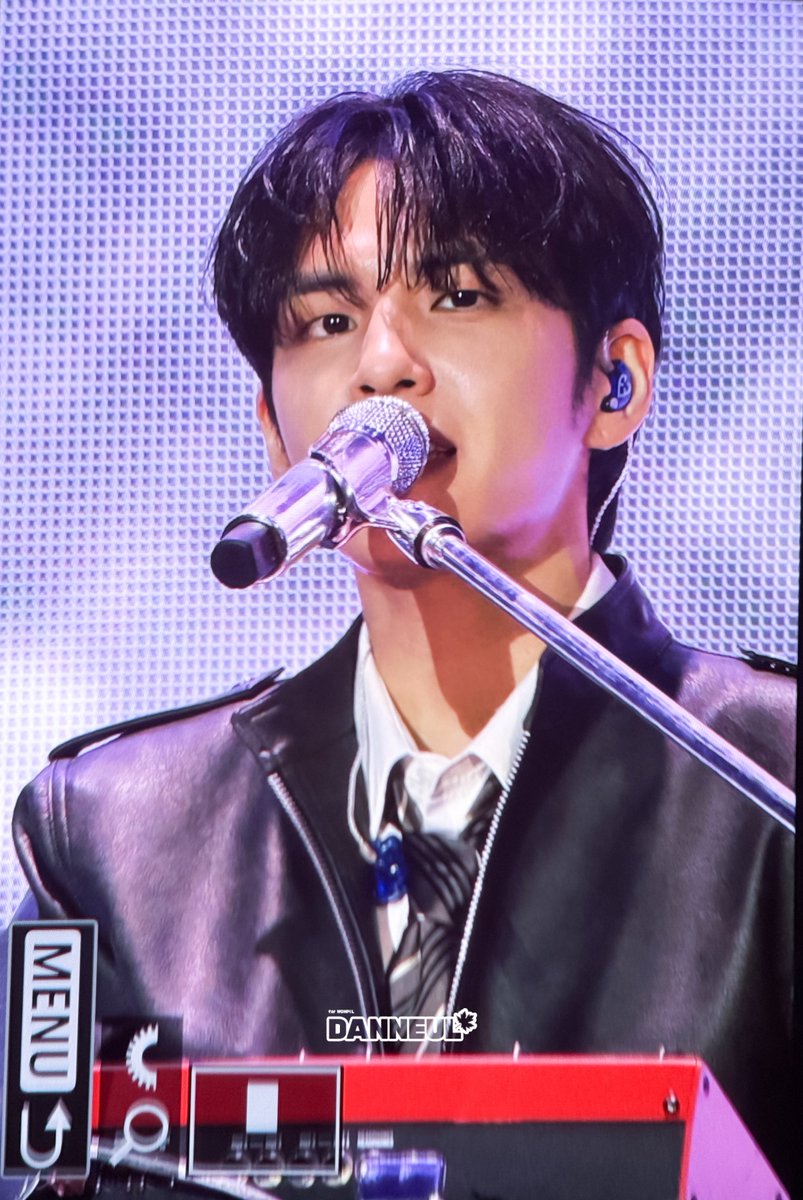 260322 오늘 진짜 왕자님 미모 미쳤어  
#원필