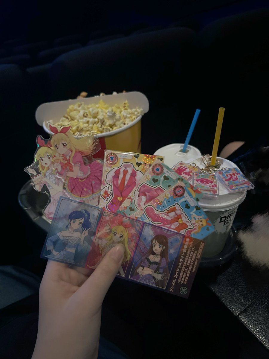 ql5hm_'s tweet photo. おともだちとアンコール上映観に行った❣️今高2の私は、進路に迷ったり、先輩の卒業が身近にあったりしているから、共感できる場面がいっぱいあって気づいたら号泣してた🥲この映画に背中を押してもらえて未来への勇気と希望がもてたよーー💖 https://t.co/LSo0o7IazH
