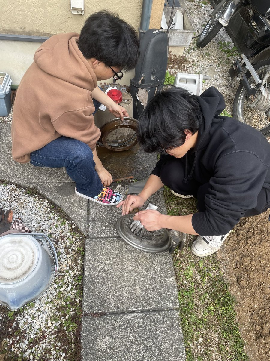 スズツキ tweet media