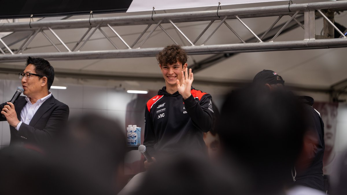 HaasF1Team's tweet photo. Konnichiwa, Toyota City 😁👋

#HaasF1 #F1 https://t.co/14MNcKw3lE