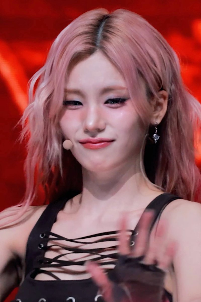 예지님이팬들보면자꾸울컥고양이가됨 o̴̶̷᷄  ̫ o̴̶̷̥᷅