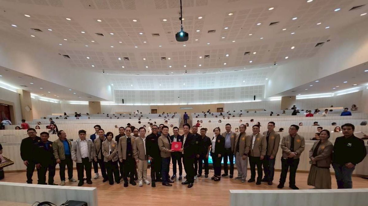 SenateThailand's tweet photo. คณะอนุกรรมาธิการพาณิชย์และเศรษฐกิจดิจิทัล ในคณะกรรมาธิการการพาณิชย์และการอุตสาหกรรม วุฒิสภา ดูงานเตรียมความพร้อมรับมือสถานการณ์การส่งออกทุเรียน มังคุด ในปี 2569 ณ จังหวัดจันทบุรี
https://t.co/gGPzsHsDjI
#วุฒิสภา #สว
#ส่งออกผลไม้ #ทุเรียน #มังคุด
#FruitAloha #MAFTA #NTF https://t.co/UmAyr1HBwu