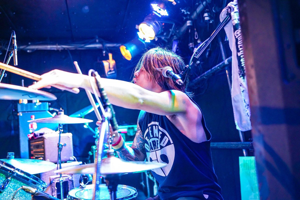 SKINHEAD GIRL tweet media