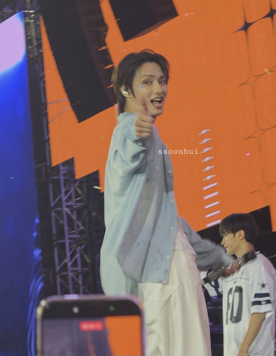 ssoonhui's tweet photo. JUN SAW MY BANNER AND GUESS WHAT . https://t.co/dfwZ6ZdXPz