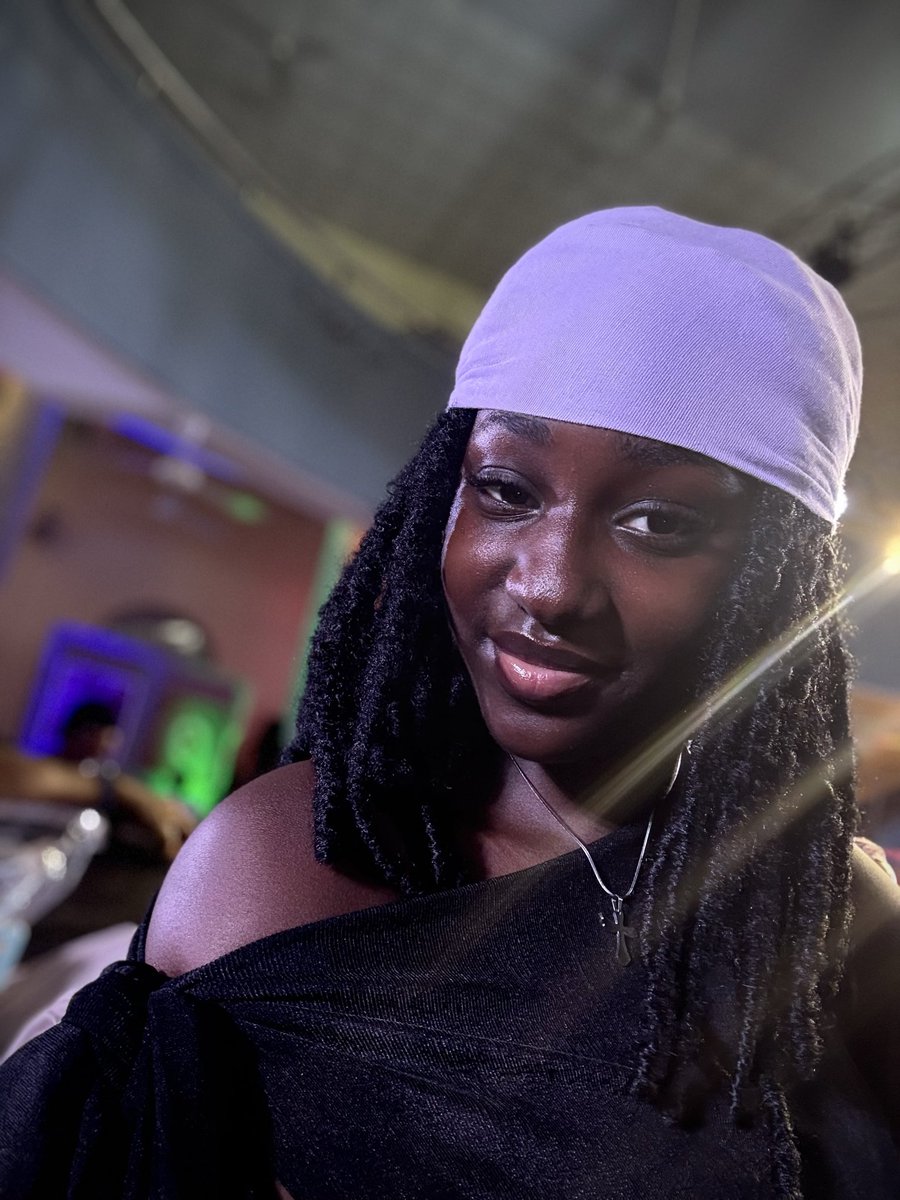 Claire 💙 tweet media