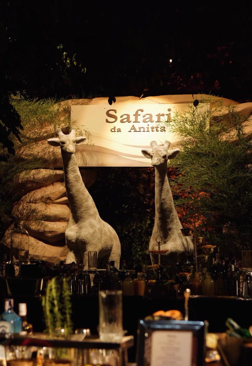 Primeira Mão Anitta tweet media