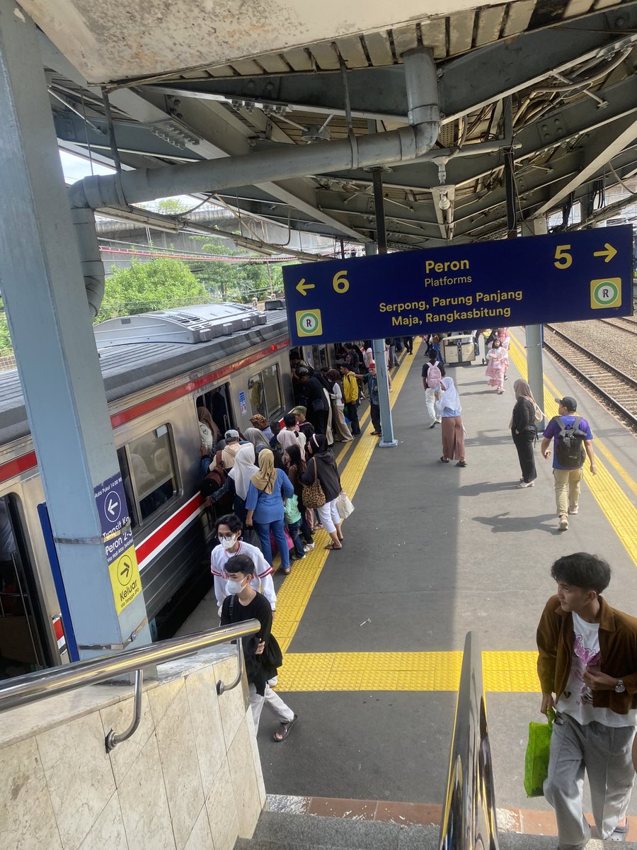 kirain jkt sepi anjrit ternyata masyaallah tabarakallah sampe gajadi naik krl lgsg pesen gocar