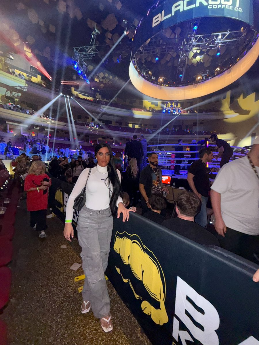 Heatheraces's tweet photo. #bkfc87 Hardrock Casino, Hollywood FL. 🔥 Amazing seats, amazing nights. 🙏🏼 @bareknucklefc #bkfc https://t.co/dhnvgHWpxj