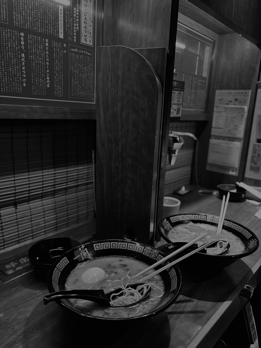 ️️ ️️
️️ ️️
️️ ️️
📍𝐈𝐂𝐇𝐈𝐑𝐀𝐍 𝐃𝐎𝐓𝐎𝐍𝐁𝐔𝐑𝐈. 
      Osaka, Japan. 🇯🇵 

Our first stop: Ramen!
Menurut gue ramen di sini terbaik sih, 
ngalahin 𝐈𝐤𝐤𝐮𝐝𝐨 𝐈𝐜𝐡𝐢 yang sebelumnya
jadi ramen fav gue di Jakarta. 🤤🍜

️️ ️️
️️ ️️