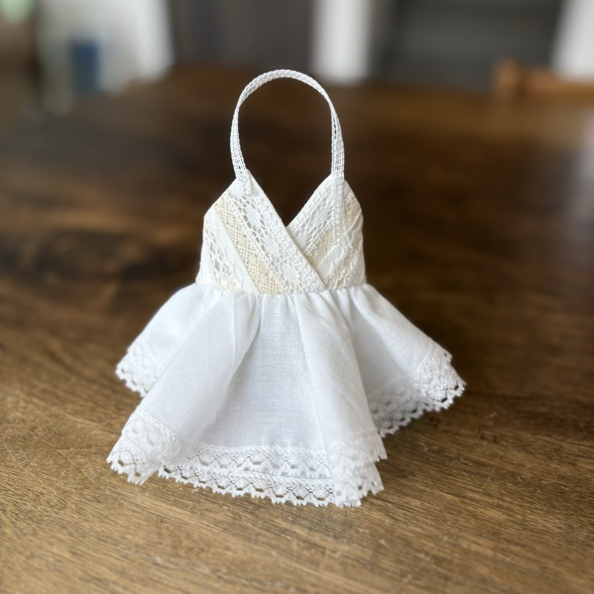 キャミソールドレスできました。あとはロングソックスとヘアバンドを作る予定…