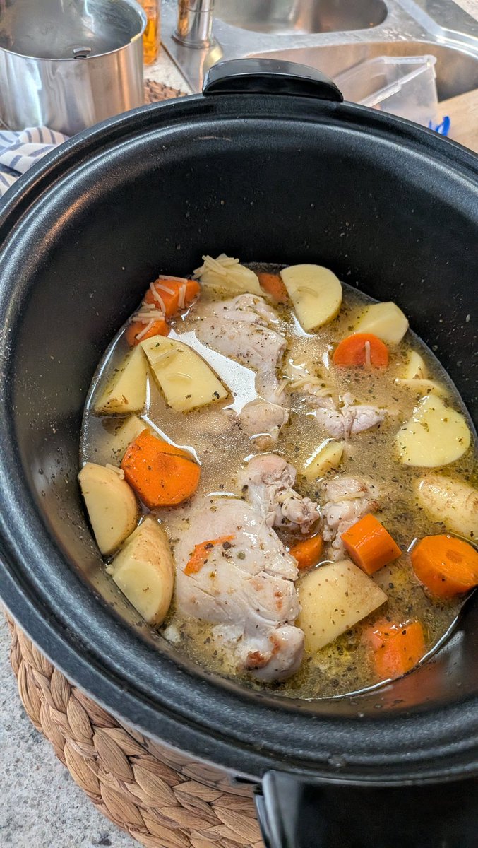 Mattys123's tweet photo. Then we are onto dinner for tonight. Slow cooked chicken thighs with plenty of potatoes and carrots (add greens at end) #SundayCooking https://t.co/vEHEwwdEWn