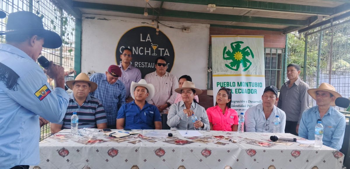 PuebloMontubioE's tweet photo. En #Salitre// Asamblea Cantonal del Pueblo Montubio de #Salitre:

El Presidente Nacional (E) @DannyChoezM En el marco de la #Agenda2026 Posesionó a la Ing. #GlendaJimenez cómo Flamante Presidenta del Pueblo Montubio del Cantón. Quién se suma al Fortalecimiento del PME y la Unidad https://t.co/ENVr8BZ2lR