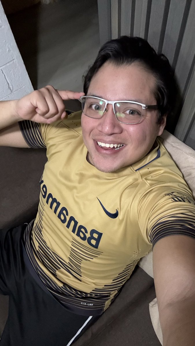 Danpop1's tweet photo. ¡Vamos pumas! #MegaFutbol desde Cancún @redes_TUDN https://t.co/8YYctIRWm1