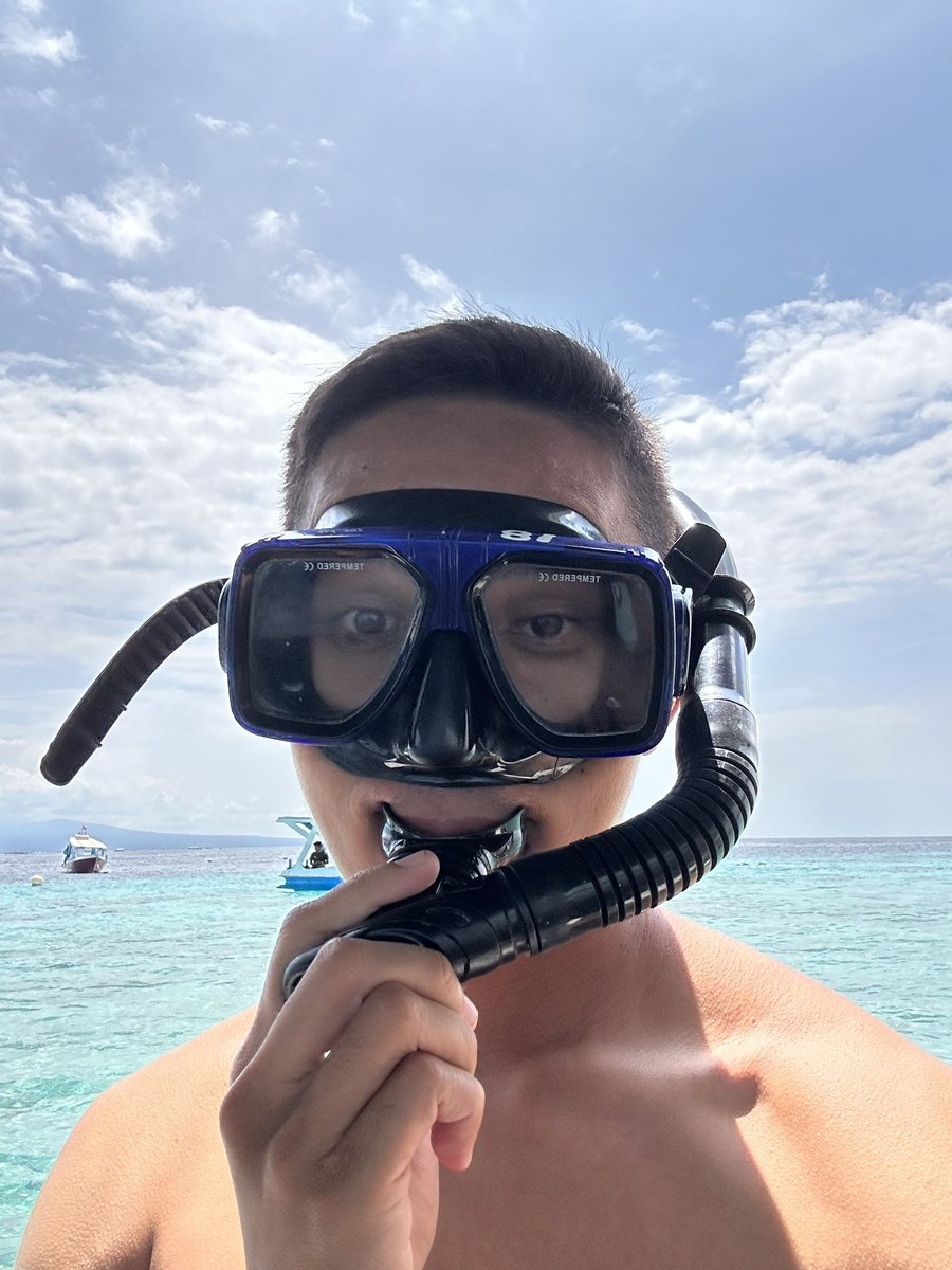 R ⬆️ tweet media