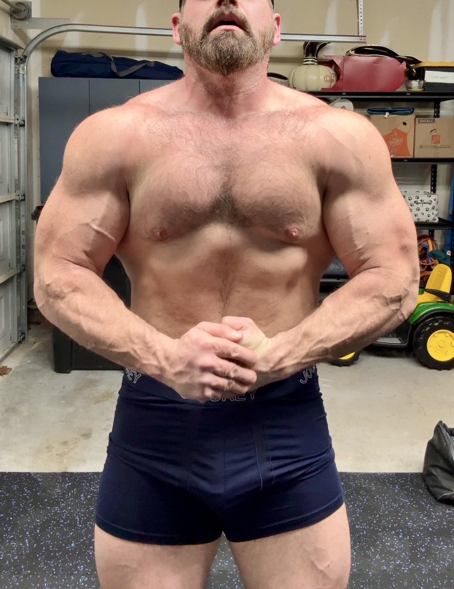 Muscle Daddy tweet media
