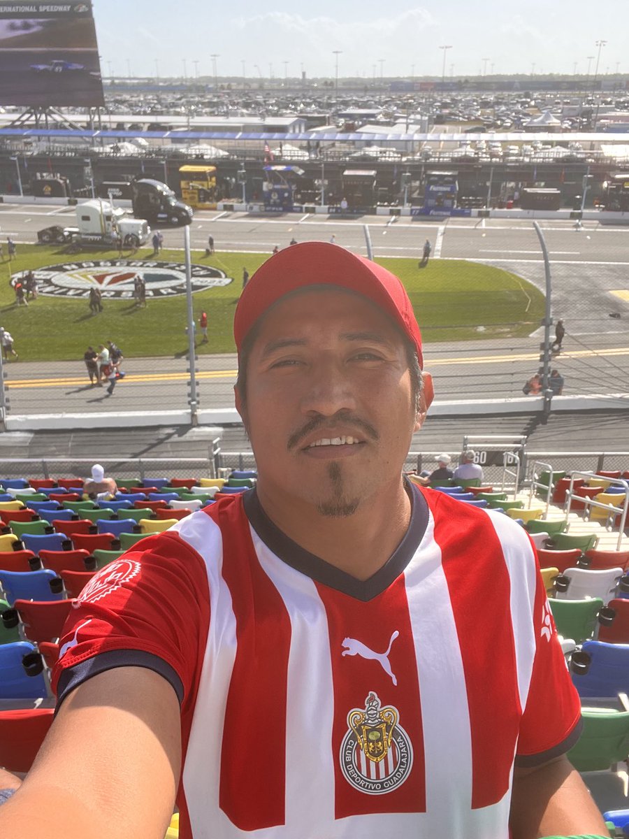 myflaco11's tweet photo. ⁦@TUDNUSA⁩ #sabadofutbolero. Saludos y ARRIBA LAS CHIVASSSSS https://t.co/QW9co0Mmsj