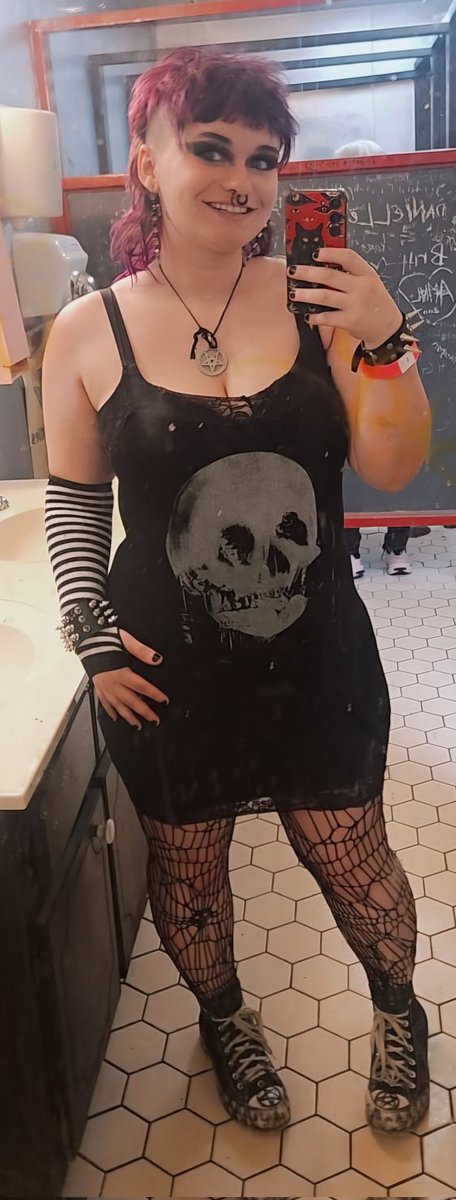 GarbageTittys's tweet photo. #altfashion #altsexy #altchubby #although #fashionalt #alternitivefashion #alternative #grunge #darkfashion https://t.co/UrrVwwVL2N