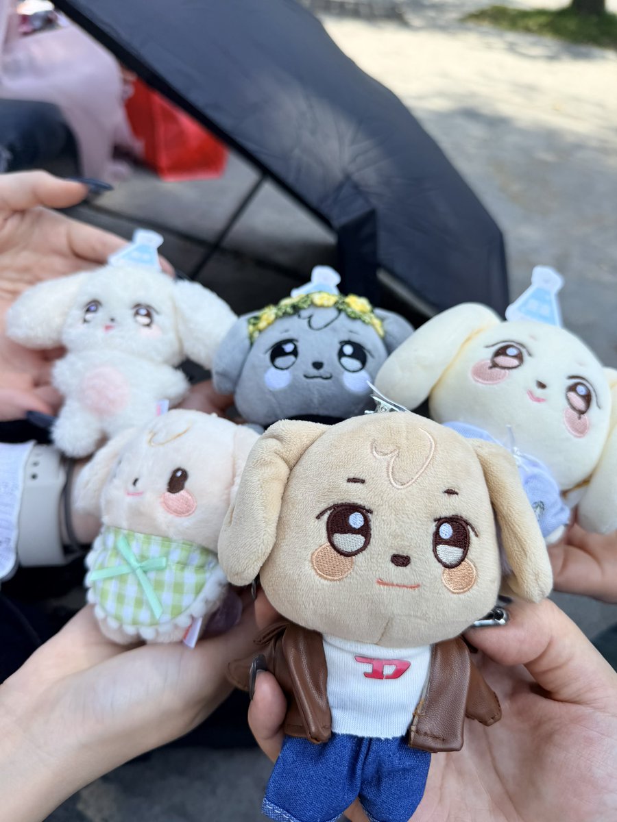 グッズ買うのに並んでるだけで楽しい