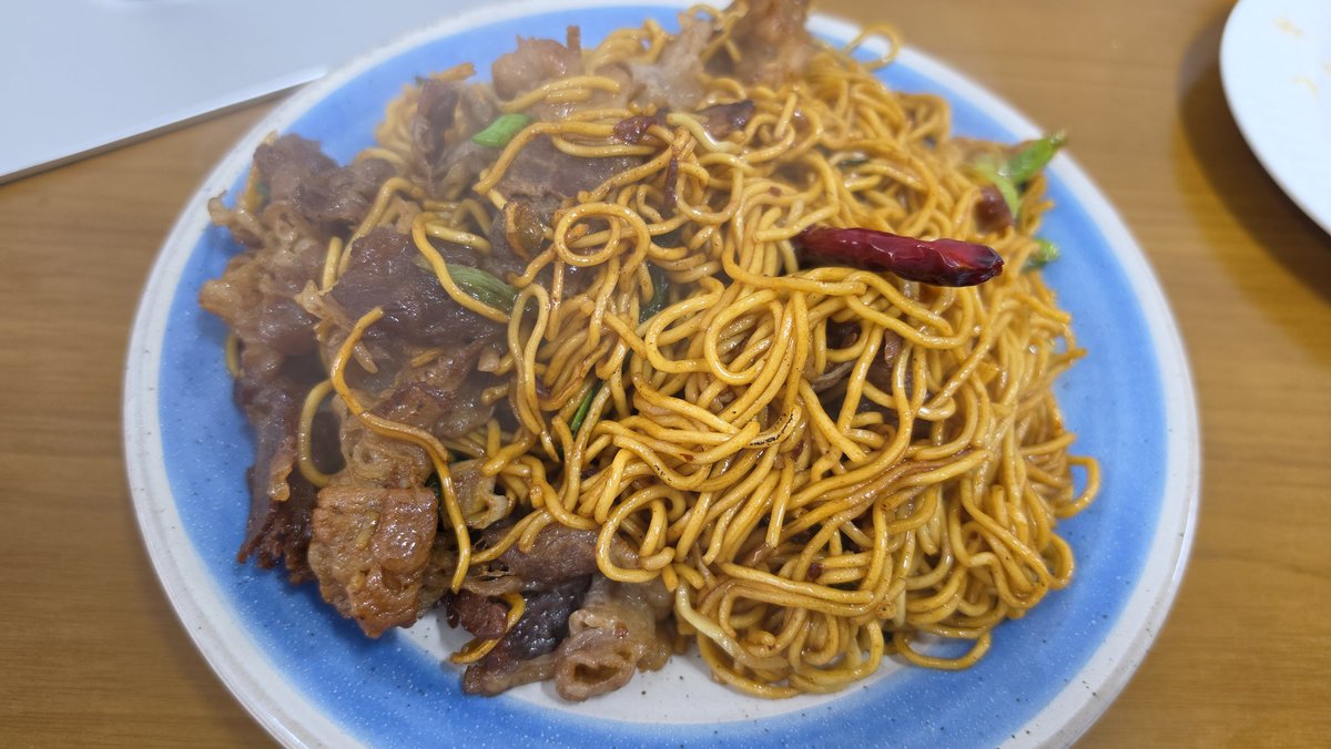 이런 볶음면은 처음 먹어봄