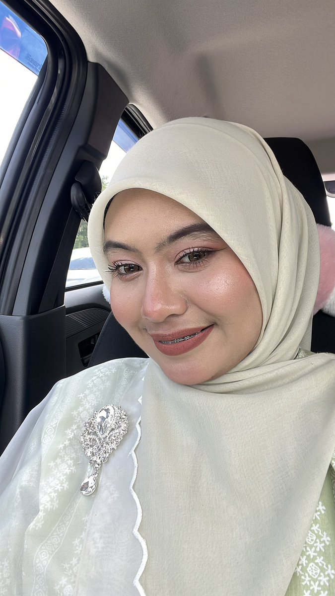 nrhidayahff's tweet photo. lovee my makeup rayaaa😍 https://t.co/0NNDQkyifA
