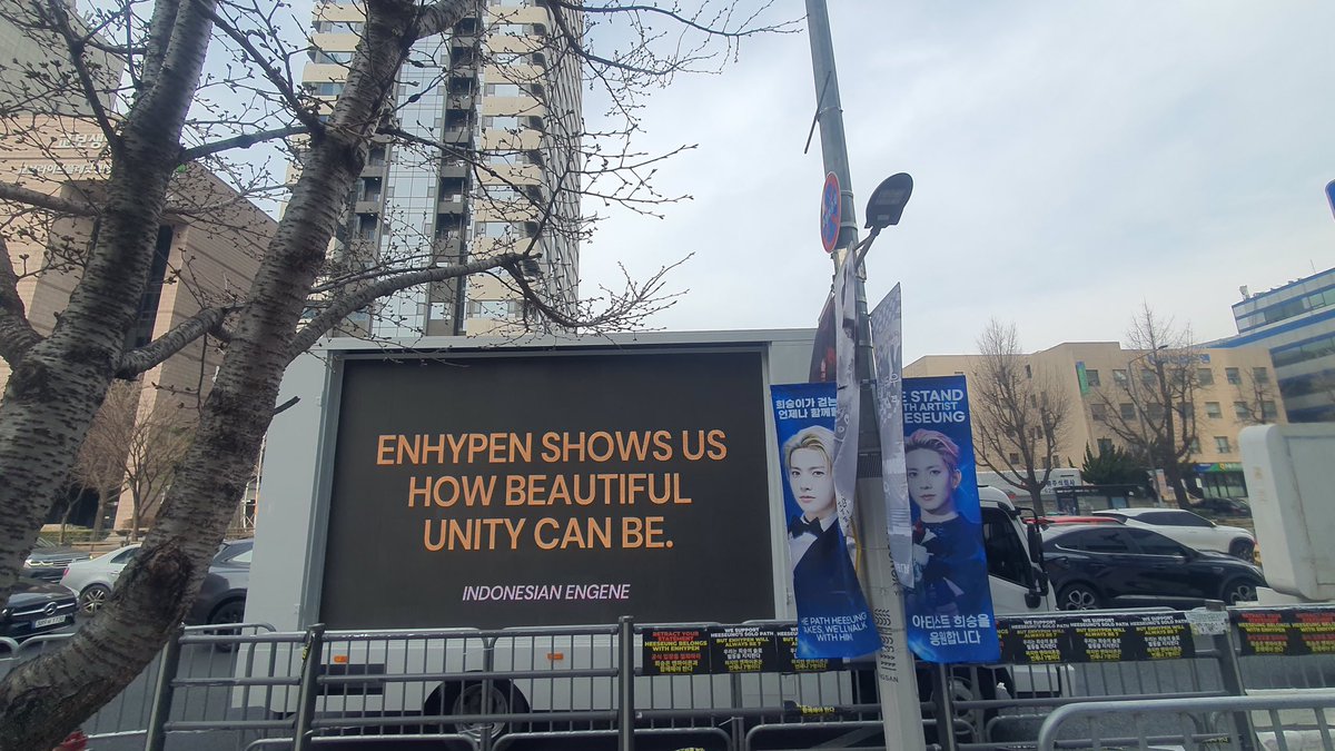 enhypenis7ina's tweet photo. LED TRUCK #6 movement
by Indonesian ENGENEs coordinated by @enhypenis7ina and @sambizzip 

Today we have sent one of our truck and now driving to in front of HYBE.

Our first plan is to send one truck scheduled 10 AM - 6 PM KST for ENHYPEN and another truck scheduled 1 PM - 9 PM KST for HEESEUNG. But our vendor inisiated by themselves to display both of our designs at LED Truck at 10 AM - 6 PM KST side by side for both designs.

We will always try out best to keep updating the truck to you.

Thank you for your support,
Indonesian ENGENEs
