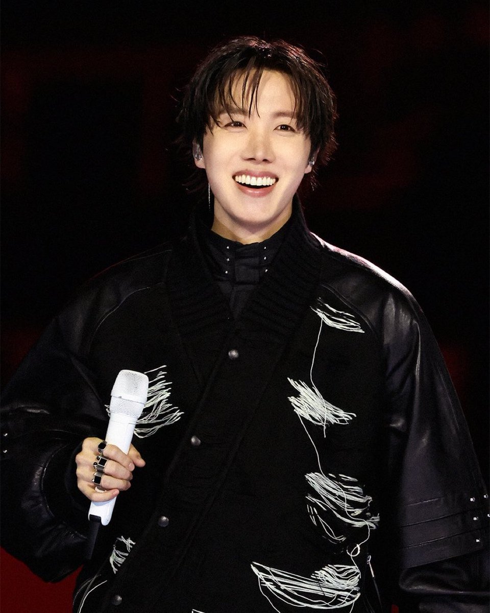 HIS SMILEEEEEEEEEEEE 🥹😭✨💜🫶🏻