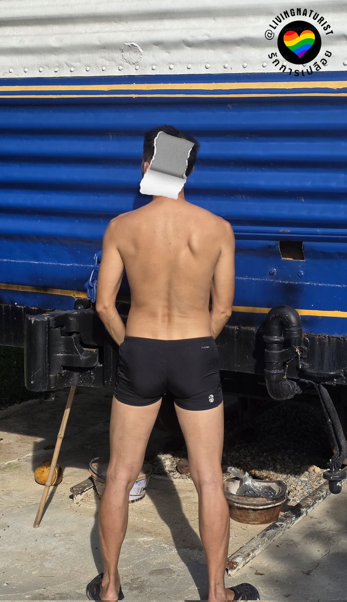 livingnaturist's tweet photo. Morning  Call
ปีนตู้ไหนดี
🙋‍♂️🌞🍑🥚🍌🌞🙋‍♂️
#naturist #naked #outdoor #โชว์เนียน 
#เป้าตุง #ผ้าขาวม้า https://t.co/qtHwl8Rmqz