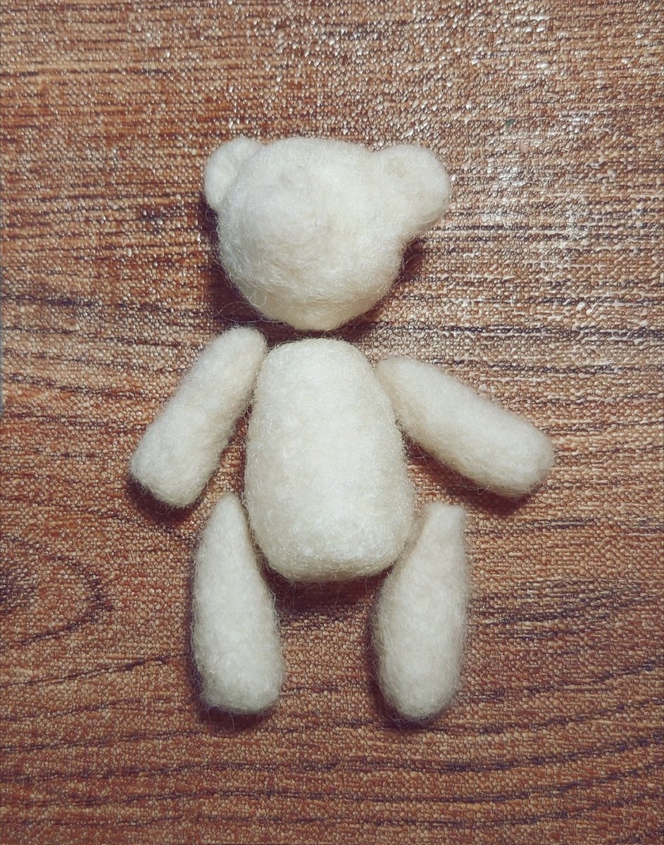 羊毛フェルト
少しずつ形になってきて楽しいですねぃ