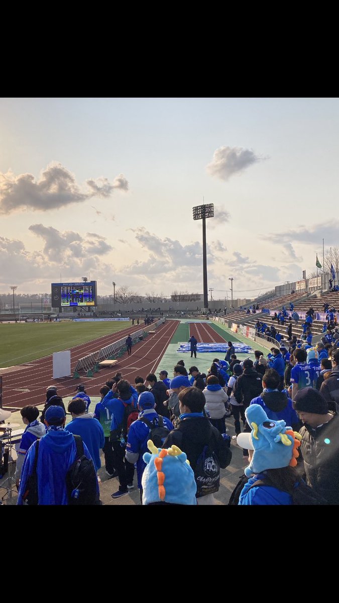 ホーム自由席で500人いたかどうかだったけどみんな密集して応援できたから少なさを感じなかったね　あれくらいの密度を標準にしていきましょう！
チャントわからない人は歌詞カードも用意しています！