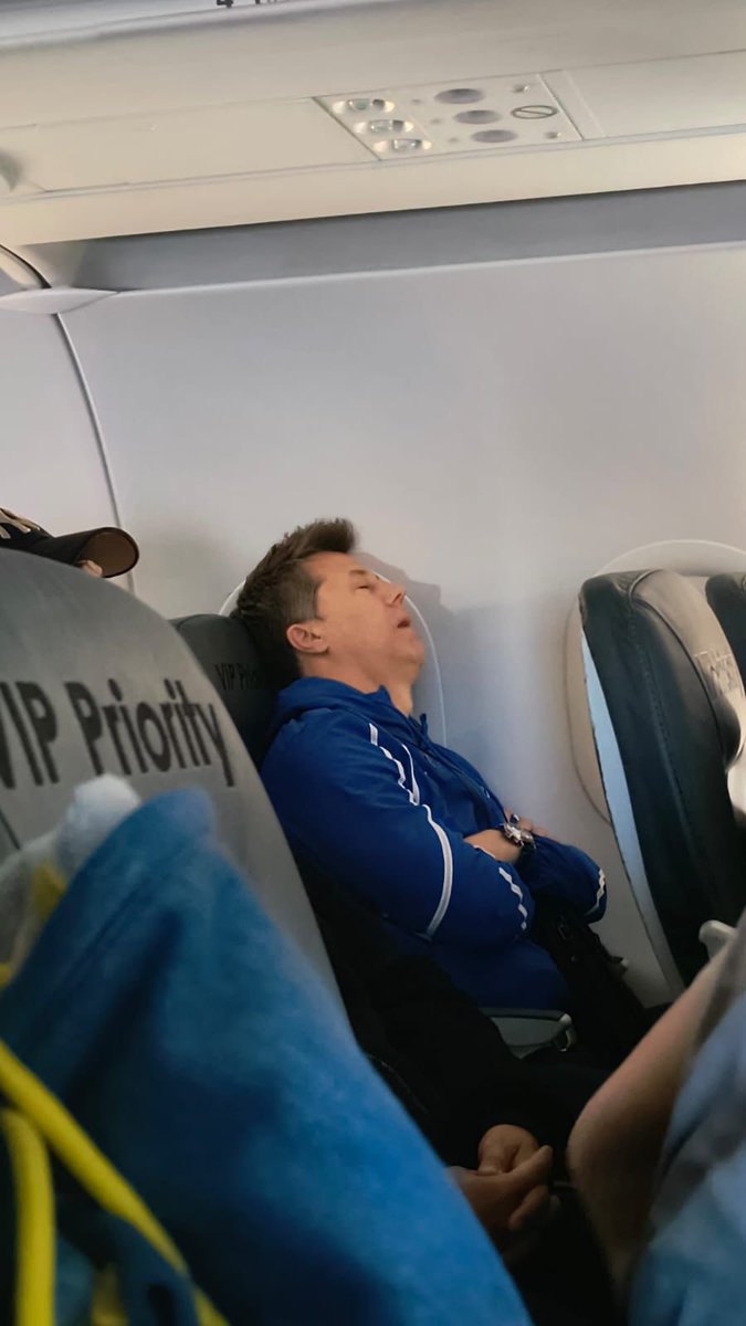 AlexandreeRizo's tweet photo. @DiegoArmaMedina @Rayados JAJAJAJA ya den de baja a este pinche intento de club🧊🧊 https://t.co/7KhjB5X2Rg
