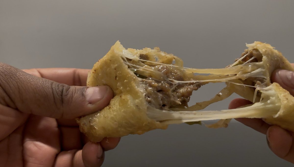 6ixBob's tweet photo. Aight, so boom. Steak & cheese eggrolls. I already said eggrolls are NOT photogenic. That said, look at that fucking cheese pull 🤤 I’ve been eating healthy all week, so I’ve been legit fantasizing about this since Sunday. These came out perfect #ChefBobby https://t.co/tSAdBbwGKE