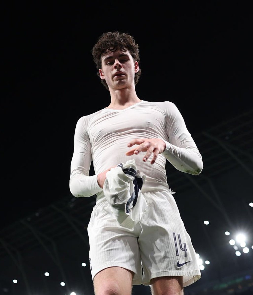 peroquehombres's tweet image. Archie Gray