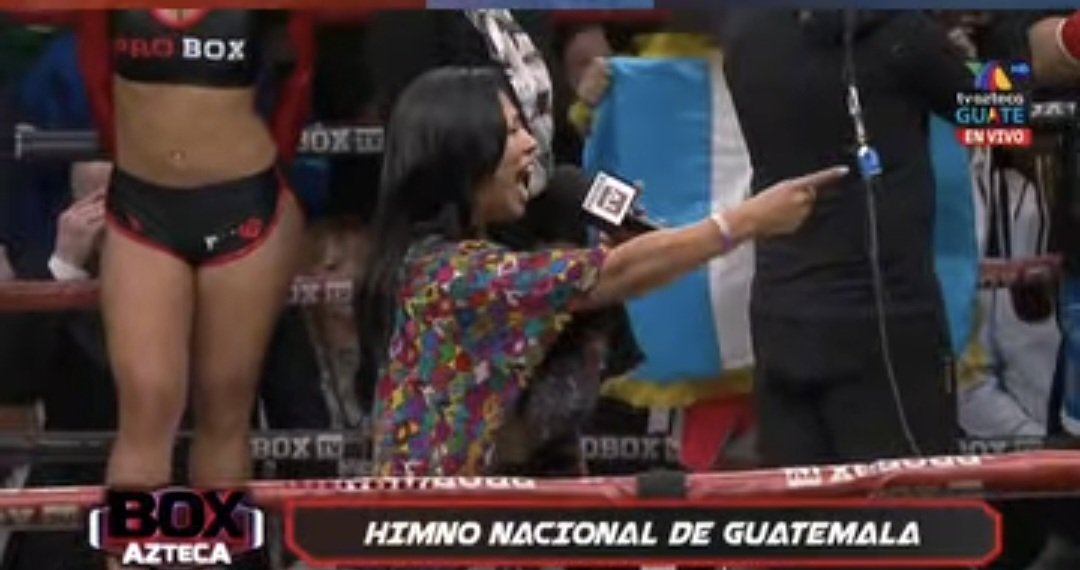 SociedadGT's tweet photo. Orgullosos de nuestro boxeador #LesterMartínez y avergonzados de la mujer que gritó el himno nacional. En primaria saben el orden de las estrofas; que la mano derecha se coloca sobre el pecho...
¿Quién escoge a esta gente? JAMÁS tomar en cuenta otra vez a esta mujer.
#SOCIEDADGT https://t.co/QRiGxPxuDU
