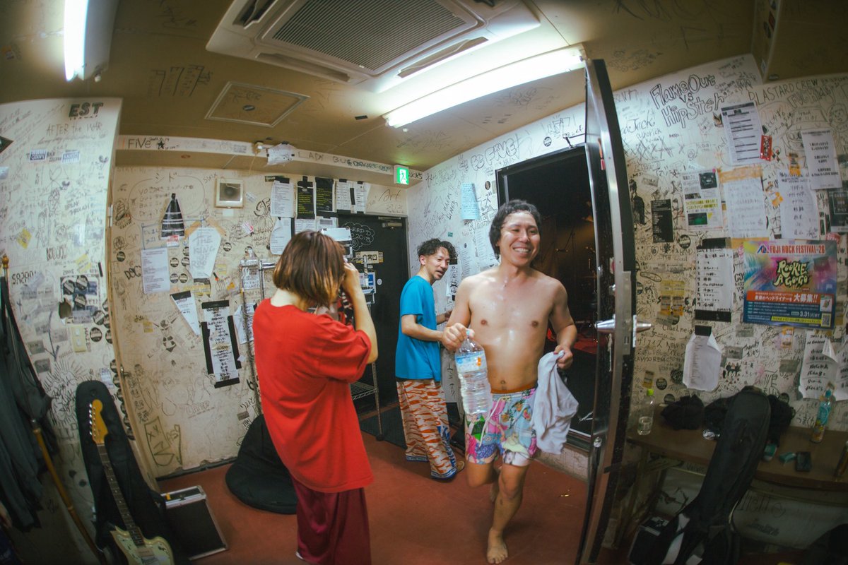 MLG_band's tweet photo. 連休初日はモーモールルギャバン新潟にて『奇天烈祭’26』に出演しました。主催のTHE KING OF ROOKIEが地元新潟で素晴らしい祭りを企画、その若きエネルギーにひたすら胸が熱くなりました。ありがとうございました！

Photo by @LuckyHappySHUN https://t.co/R3w3Qr7N75