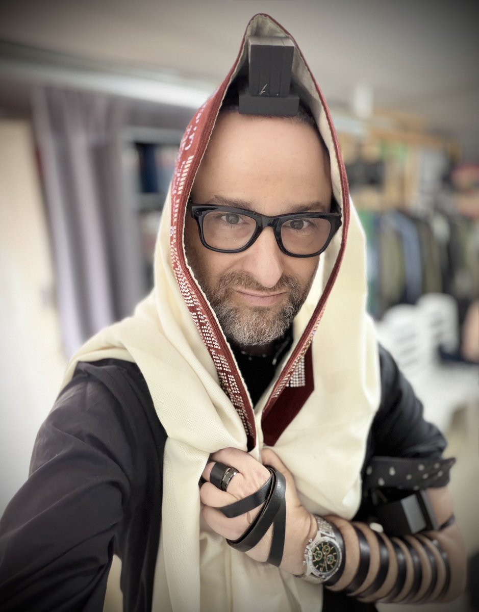 Hangry_Rollins tweet media