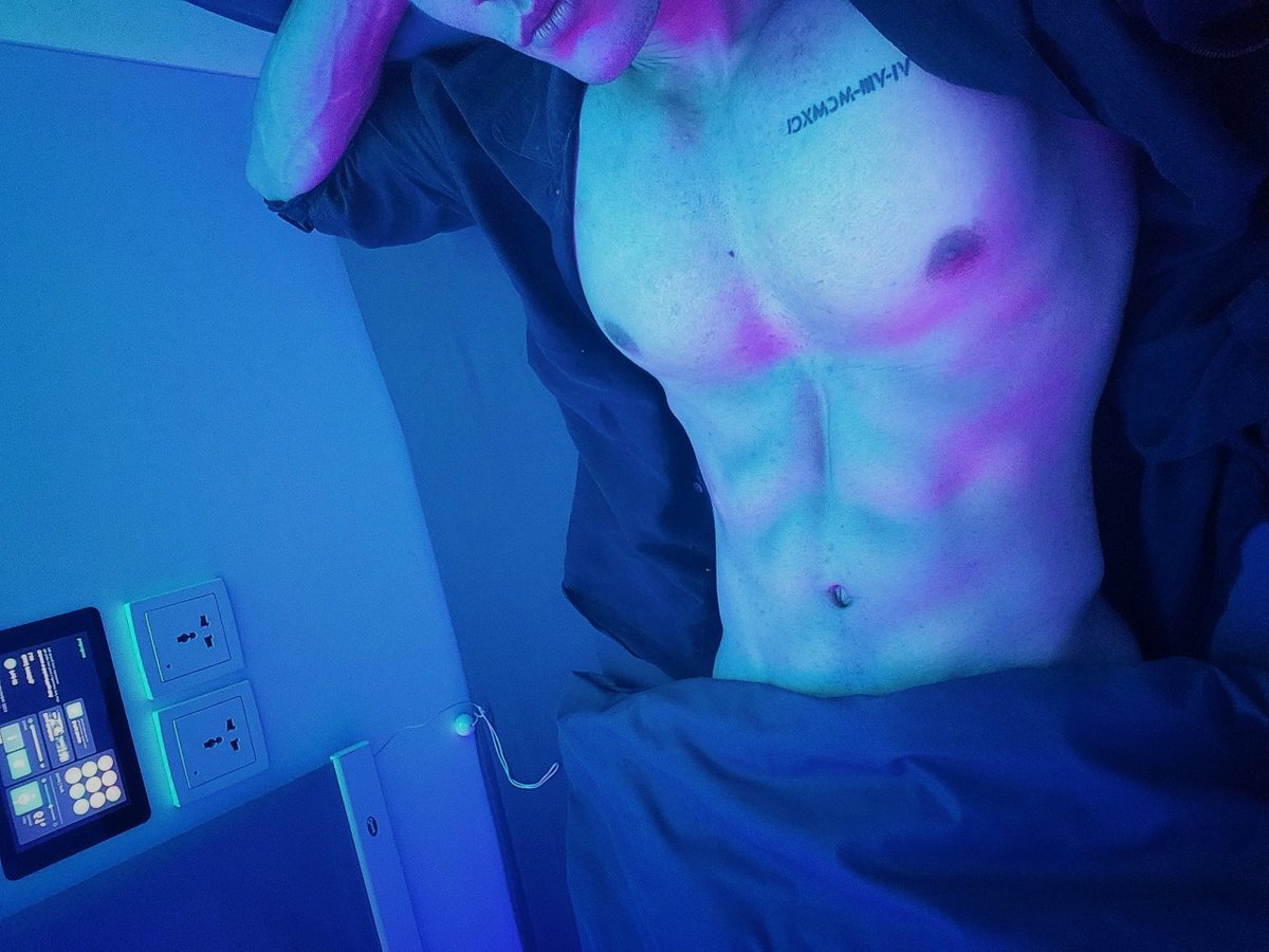 Bebe Leo tweet media