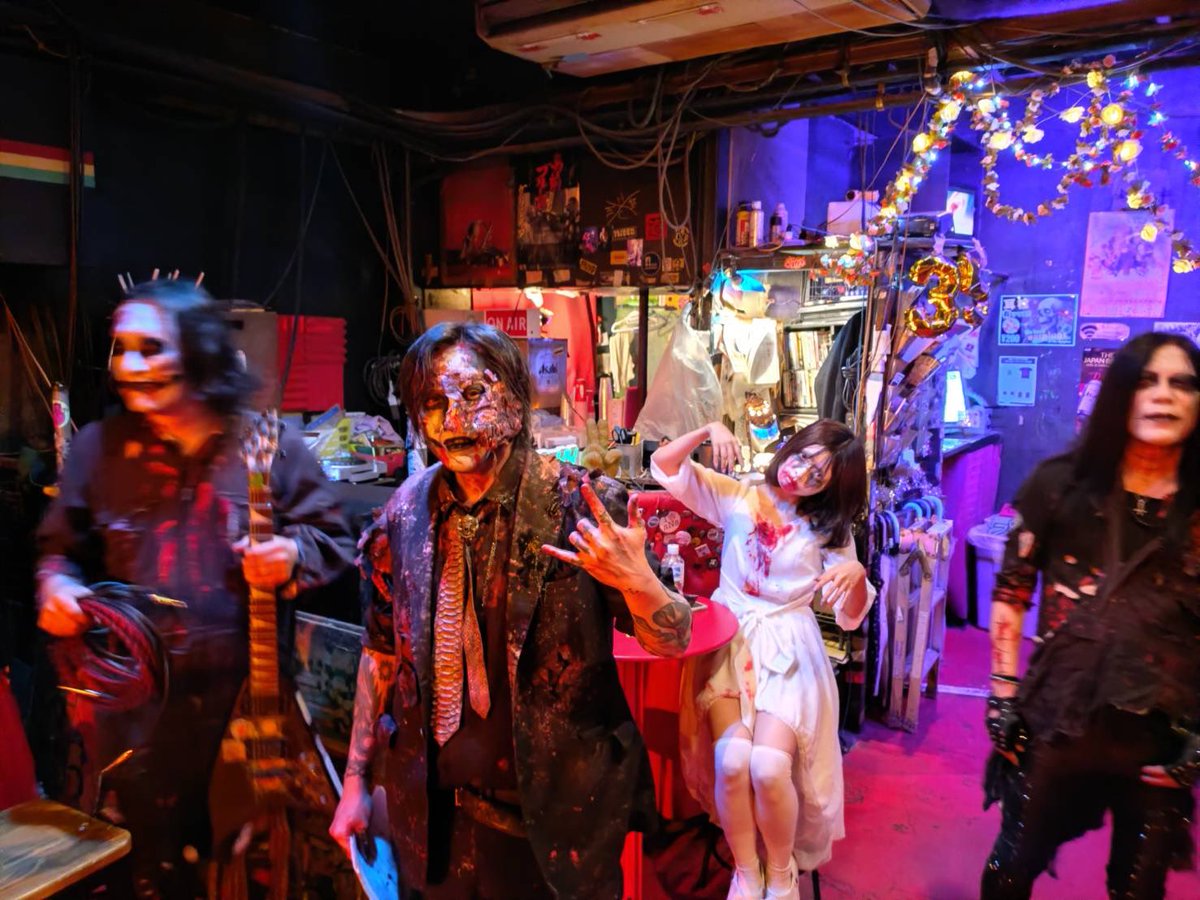 madnesssorrow13's tweet photo. 今日のライブもめちゃくちゃ楽しかった！
対バンもカッコよくて最高だった！

そしてラフゾンビ、
新曲���出る予定なので是非とも宜しくお願い致します
もう少しだけ先です https://t.co/uXMYhsOg7s