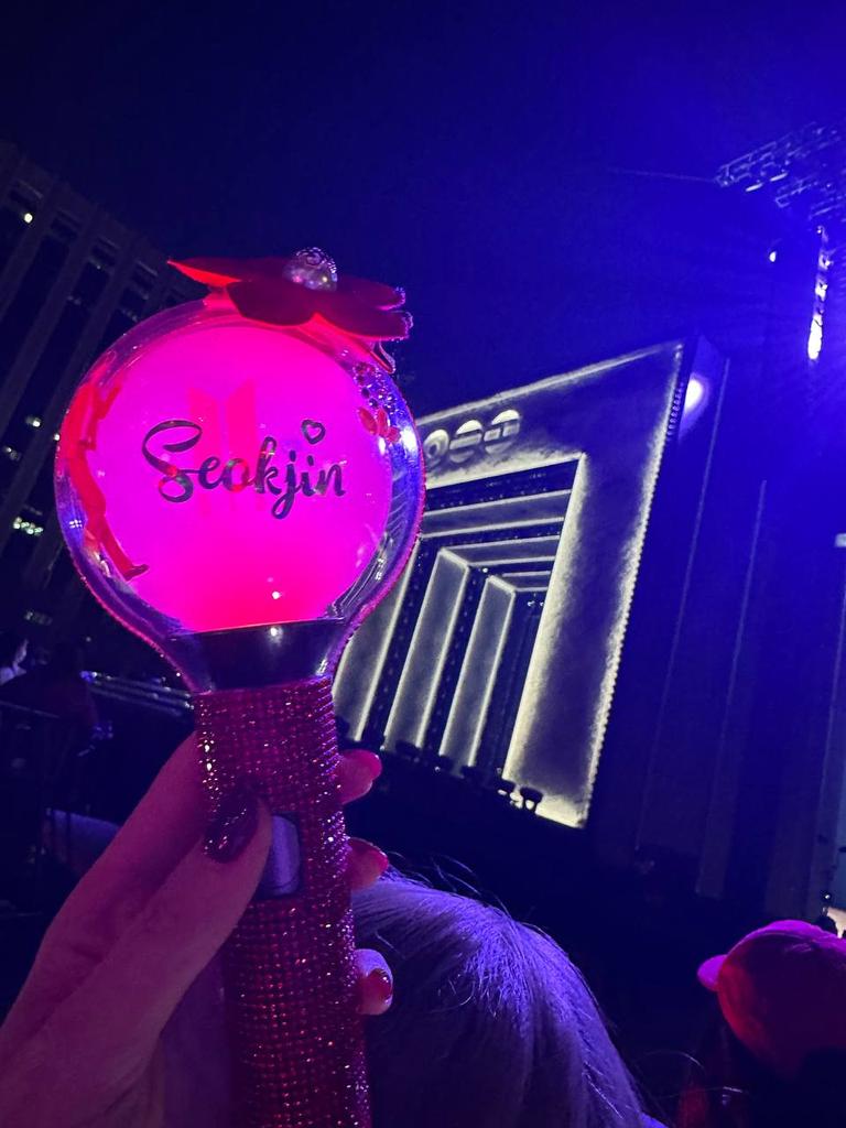 GRAPHICS JIN ♥️ tweet media