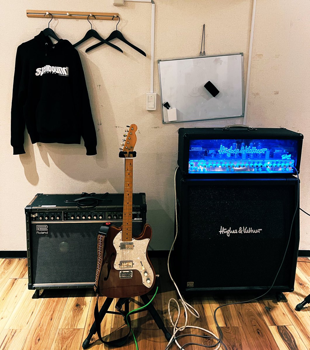 朝から個人練習。
初めてHughes&amp;Kettnerで鳴らしてみた。
気持ちいい音。