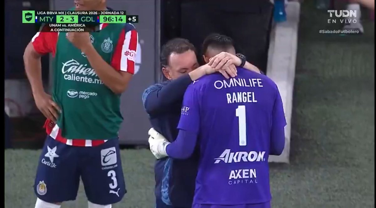 Total 90 tweet media