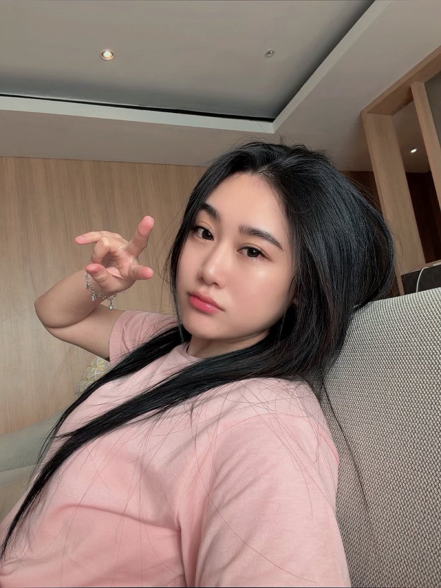 née adler tweet media